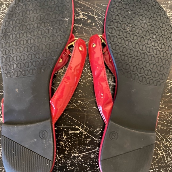 Cute flip flops. - Picture 3 of 4